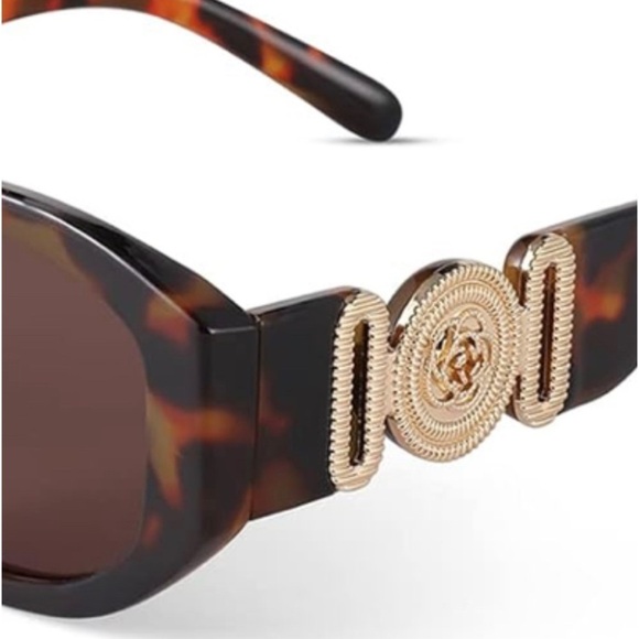 High Fashion Rose Hardware Sunglasses - Picture 3 of 3